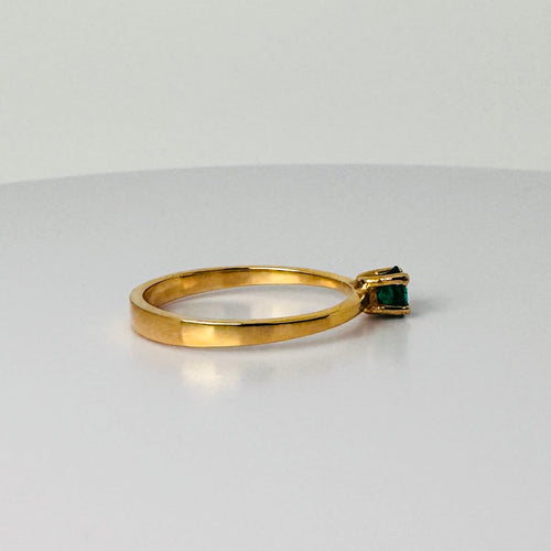 Bague 56 Bague vintage en or jaune 18k avec émeraude ovale 58 Facettes 2601015