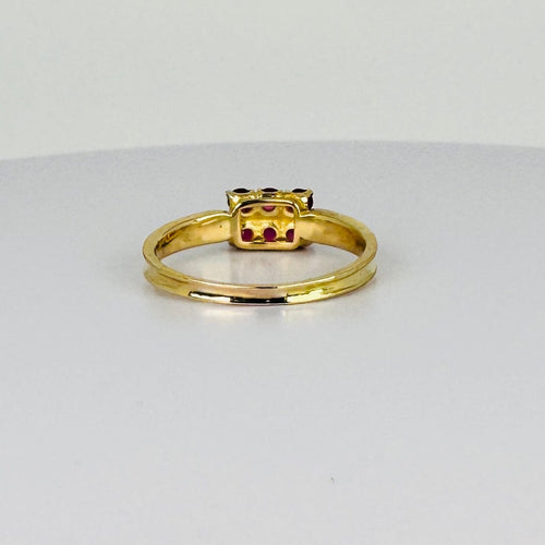 Bague 59 Bague vintage en or jaune 18k avec rubis et diamants 58 Facettes 2601012