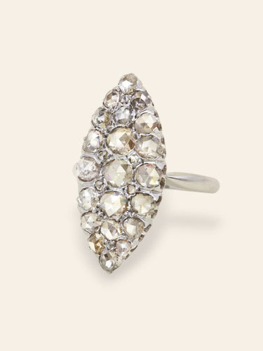 Bague 53 Bague marquise ancienne en or blanc 18 carats et diamants 58 Facettes 1142.3