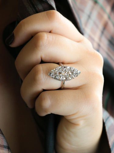 Bague 53 Bague marquise ancienne en or blanc 18 carats et diamants 58 Facettes 1142.3