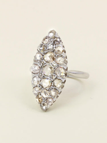 Bague 53 Bague marquise ancienne en or blanc 18 carats et diamants 58 Facettes 1142.3