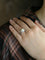 Bague 50 Bague marguerite vintage en or blanc 18 carats avec perle et diamants 58 Facettes 1186.3