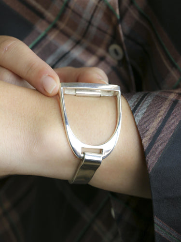 Bracelet Bracelet vintage étrier en argent 58 Facettes 1181.2