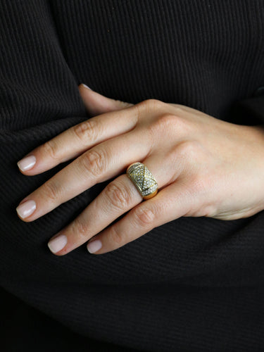Bague 54 OJ Perrin - Bague motif pyramidal en or jaune 18 carats et diamants 58 Facettes 1211.4