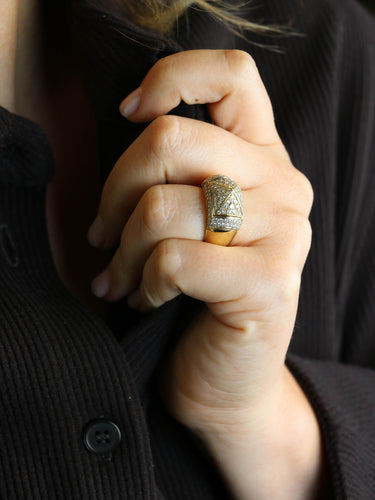 Bague 54 OJ Perrin - Bague motif pyramidal en or jaune 18 carats et diamants 58 Facettes 1211.4