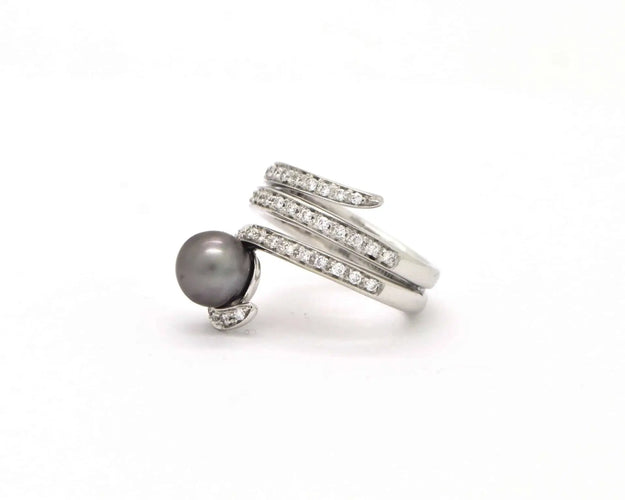 Bague 54 Bague en or blanc 18 ct avec perle de Tahiti et pavé de diamants 58 Facettes 4133