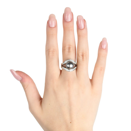 Bague Bague en or blanc 18 ct avec perle de Tahiti et diamants 58 Facettes 6173