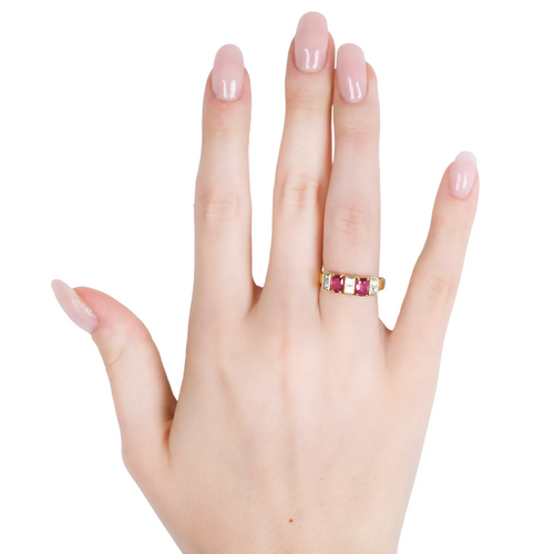 Bague Bague en or jaune 18 kt avec rubis et diamants 58 Facettes 9879