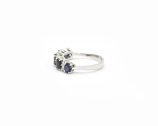 Bague Bague en or blanc 18 carats avec saphirs et diamants 58 Facettes 14488