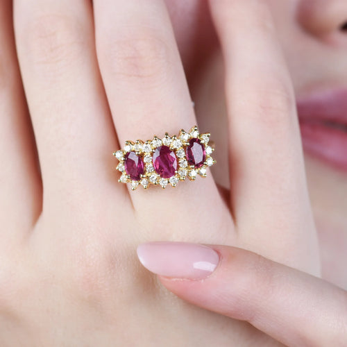 Bague Bague en or jaune 18 ct avec rubis et diamants 58 Facettes 16907