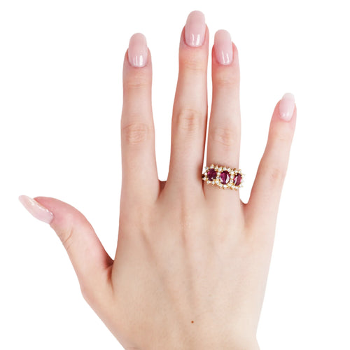 Bague Bague en or jaune 18 ct avec rubis et diamants 58 Facettes 16907