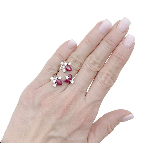Bague 48 Bague ouverte en or blanc, rubis et diamants 58 Facettes 35094