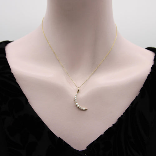 Pendentif Pendentif croissant de lune Mid-Century Modern en or 14k et perles 58 Facettes A2006U