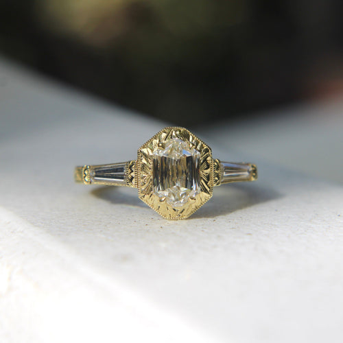 Bague Bague hexagonale en or jaune 18k avec diamants 58 Facettes
