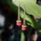 Boucles d'oreilles Italie - Boucles d’oreilles pendantes modernistes en or 14K avec perle en verre rouge 58 Facettes A20063
