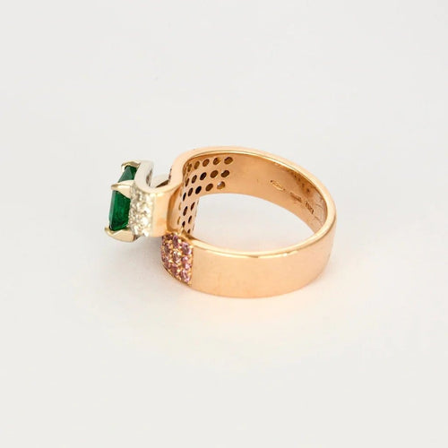 Bague 57 Bague ruban or rose, émeraude et saphirs roses 58 Facettes 240321