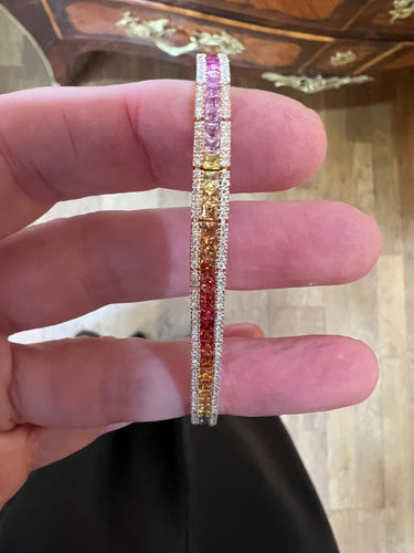 https://cdn.shopify.com/s/files/1/0647/1470/3075/files/Bracelet_de_Luxe_-_Bracelet_Saphir_Arc-En-Ciel_Or_Rose_-_Bijouterie_Paris_-_Les_Pierres_de_Julie_1.jpg?v=1722596843