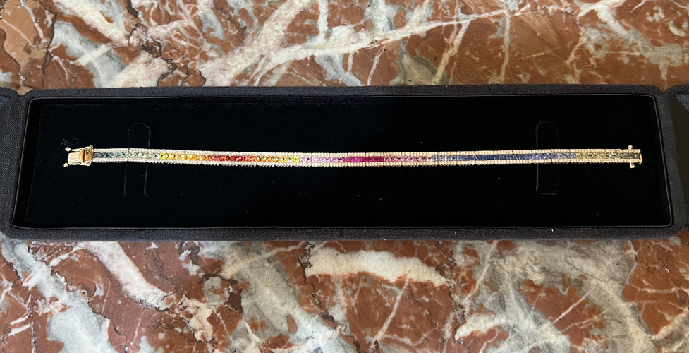 https://cdn.shopify.com/s/files/1/0647/1470/3075/files/Bracelet_de_Luxe_-_Bracelet_Saphir_Arc-En-Ciel_Or_Rose_-_Bijouterie_Paris_-_Les_Pierres_de_Julie_5.jpg?v=1722596842