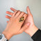 Bague 57 Bague en or jaune 750‰ aux yeux-de-tigre et diamants 58 Facettes 260032R