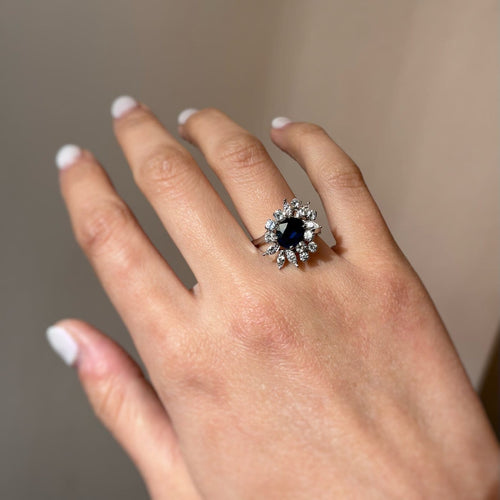 Bague 55 Bague cocktail en or blanc 750, saphir et diamants 58 Facettes 250075SP