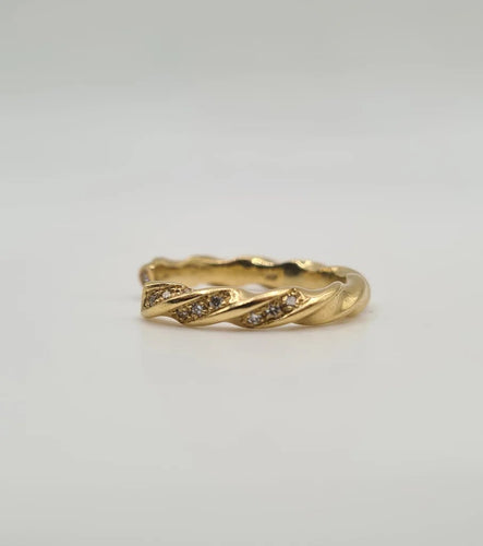 Bague 53 Bague en or jaune et diamants 58 Facettes