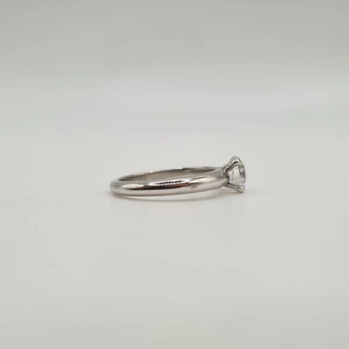Bague 49 Bague solitaire en or blanc et diamant 58 Facettes