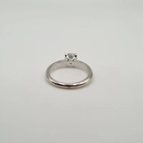 Bague 49 Bague solitaire en or blanc et diamant 58 Facettes