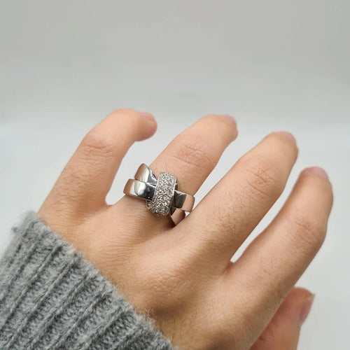 Bague 54 Bague en or blanc et diamants 58 Facettes