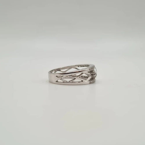 Bague 56 Bague en or blanc 18 carats et diamants 58 Facettes