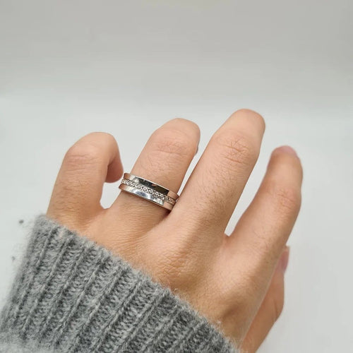 Bague 55 Alliance en or blanc 18 carats 58 Facettes