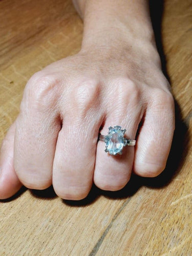 Bague 55 Bague en or blanc 18 carats sertie d’une aigue-marine 58 Facettes