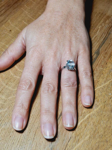 Bague 55 Bague en or blanc 18 carats sertie d’une aigue-marine 58 Facettes