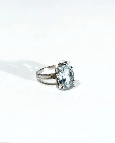 Bague 55 Bague en or blanc 18 carats sertie d’une aigue-marine 58 Facettes