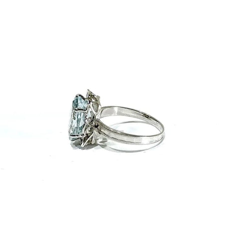 Bague 55 Bague en or blanc 18 carats sertie d’une aigue-marine 58 Facettes