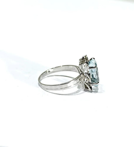 Bague 55 Bague en or blanc 18 carats sertie d’une aigue-marine 58 Facettes
