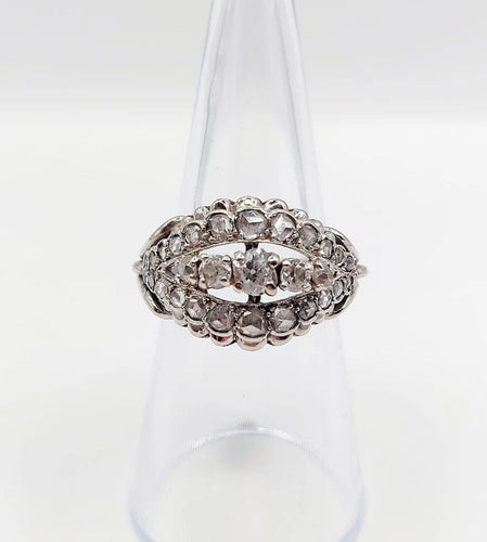 Bague 53.5 Bague bombée Art déco en or blanc 18k et platine, diamants 58 Facettes A06454