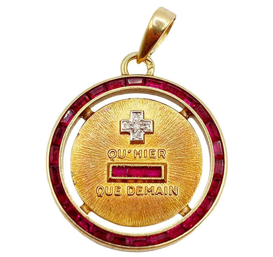 Pendentif Augis - Pendentif médaille d’amour 23 mm en or jaune 18k, diamants et rubis 58 Facettes A03182