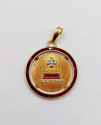 Pendentif Augis - Pendentif médaille d’amour 23 mm en or jaune 18k, diamants et rubis 58 Facettes A03182