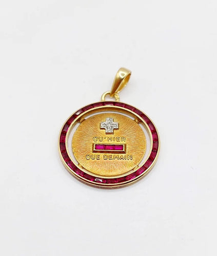 Pendentif Augis - Pendentif médaille d’amour 23 mm en or jaune 18k, diamants et rubis 58 Facettes A03182