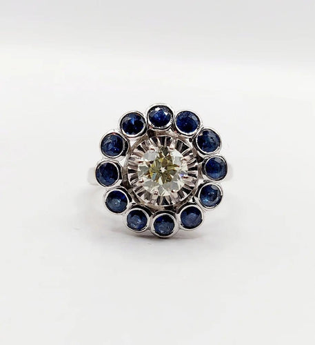 Bague 51.5 Art déco - Bague marguerite en or blanc 18k, diamant 0,65 ct et saphirs 58 Facettes A06329