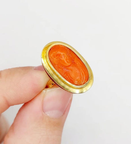 Bague 52 Bague cocktail style antique en or jaune 18k avec camée en corail 58 Facettes A06378