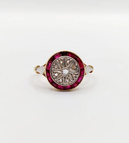 Bague 50 Bague cible Art déco en or jaune 18k, diamants taille rose et rubis calibrés 58 Facettes A06428
