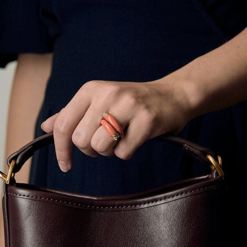 Bague 54 Bague en or jaune 750 sertie de cabochons de corail et diamants 58 Facettes LP1403/