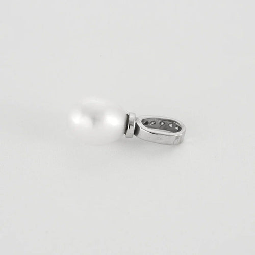 Pendentif Pendentif en or blanc 18 carats avec perle et diamants 58 Facettes LP1105/16