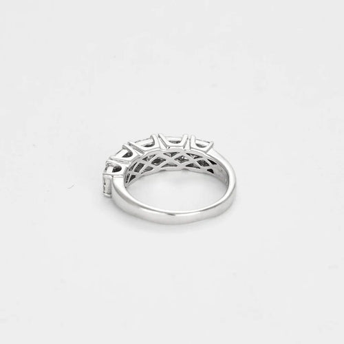 Bague 49.5 Bague en or blanc 585 et diamants taille princesse 58 Facettes LP264/13