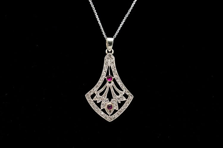 Pendentif Pendentif ancien en or 18 carats, platine, diamants et tourmalines 58 Facettes 9962