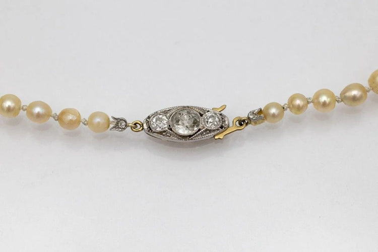 Collier Collier ancien en perles avec fermoir en or jaune, platine et diamants 58 Facettes 10271