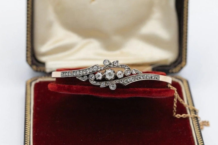 Bracelet Bracelet ancien en or jaune et argent avec diamants 58 Facettes 10274