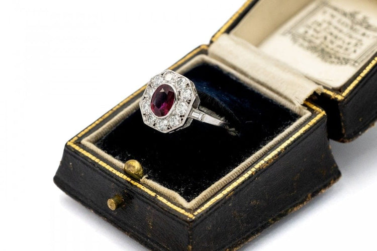 Bague 50 Bague en or blanc avec rubis naturel et diamants 58 Facettes 9834