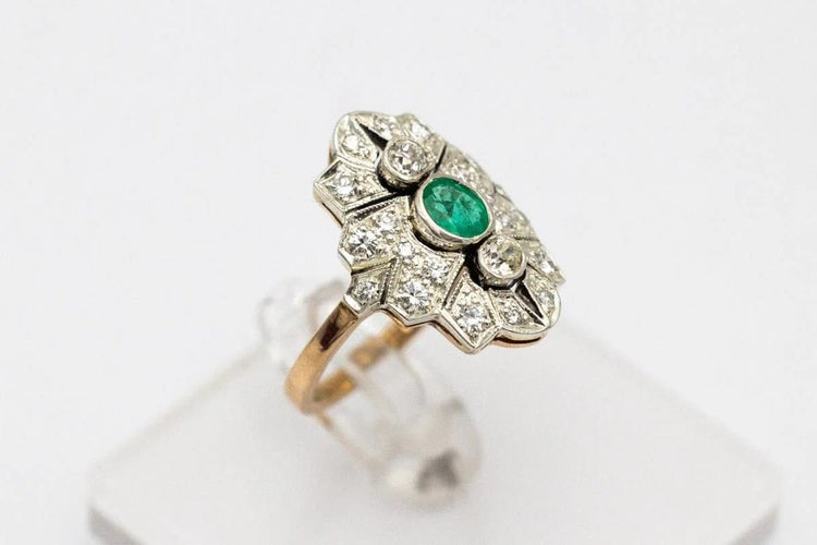 Bague 54 Bague ancienne en or jaune, argent, diamants et émeraude 58 Facettes 9897